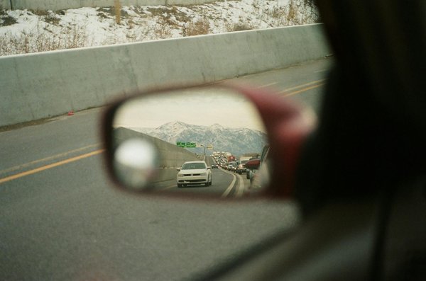 Comment bien ajuster les rétroviseurs grand angle pour éliminer les angles morts ?